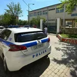 Πτώση 13χρονης σε σχολείο- Δίνει μάχη ζωής