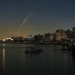 ΗΠΑ: Βομβαρδισμοί στο Ιράν και επιστροφή κυρώσεων για το πετρέλαιο