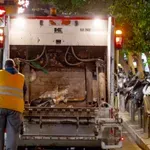 Άστεγος κοιμόταν σε κάδο σκουπιδιών