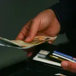 Μετρούν και το ευρώ