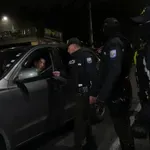 Ισημερινός: Πάνω από 5.000 συλλήψεις σε δυο εβδομάδες απαγόρευσης νυχτερινής κυκλοφορίας