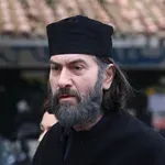 Εισαγγελέας: Για κακούργημα ο π. Αντώνιος και η Πρεσβυτέρα