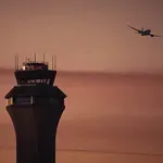 Αεροπλάνο «βρήκε» σε εν κινήσει φορτηγό