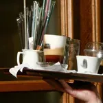 Με χιλιάδες κενά η σεζόν – Δυσεύρετοι οι σερβιτόροι