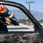 Τύχη βουνό για δύο γυναίκες το αυτοκίνητό τους τούμπαρε και πήρε φωτιά