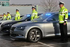 Česká policie dokáže tlačítkem na dálku zastavit ujíždějící auto