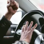 Nejběžnější zlozvyky českých řidičů v provozu: Děláte je také?