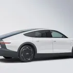 Lightyear 0: První sériové solární auto slibuje měsíce ježdění bez nabíjení ze zásuvky