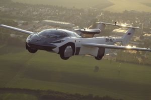 Létající auto AeroMobil nabírá zpoždění, dluží stále více na daních a odvodech