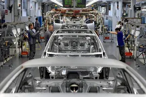 Škoda Auto v neděli v noci začne obnovovat výrobu v Kvasinách