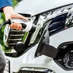 Britové zavádějí povinné kvóty na prodej elektroaut: Vrací se socialistické plánování?