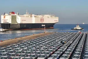 Čínské elektromobily zaplavují evropské přístavy: Chybí kupci