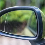 Sklápíte zrcátka při parkování? Nemusí to být vždy dobrý nápad