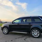 Nejbezpečnější SUV své doby teď stojí pakatel. Je to spolehlivý a luxusní kočár, který vás nenechá na holičkách