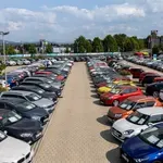50 odstínů automobilové nudy pokračuje. Češi ale jednu výraznou barvu milují víc než zbytek Evropy