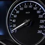 Posloucháte při řazení šipku na displeji? Mechanici varují, že si tím můžete ničit auto