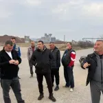 (VIDEO) Botunjani obustavljaju proteste dok se ne otkrije ko je zapalio građevinsku mašinu