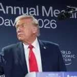 Tramp svojim saradnicima kupio iste cipele: Brojeve birao "od oka"