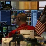 FT: Samo 15 minuta prije Trampove objave koja je oborila cijenu nafte obavljena transakcija vrijedna pola milijarde dolara