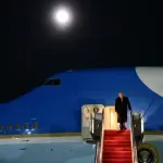 Napadnut Trampov avion?