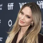 (VIDEO) Anđelina Džoli u zagrljaju slavnog Francuza