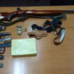 Berane: Krivične prijave protiv člana OKG i još jedne osobe zbog ilegalnog posjedovanja puške, tri pištolja i 57 komada municije