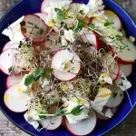 Pripremite jednostavnu salatu od rotkvica i mladog luka