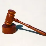 Oslobođena petorica Cetinjana, trojica dobila uslovne kazne zbog napada na Milatovića