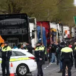 (VIDEO) Haos u Irskoj: Trećina pumpi bez goriva, blokirani putevi i kolone cisterni pod policijskom pratnjom