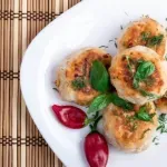 Pripremite pileće ćufte u sosu od pečuraka