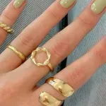 Nokti u boji pistaća su novi modni trend za proljeće 2026.