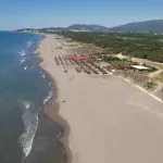 "Morsko dobro" će ukloniti objekte sa kupališta u Ulcinju: "Čiste" plažu za Alabara