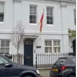 Stanovnicima Vestminstera u Londonu smeta Ambasada Crne Gore: Žalili se na isticanje zastave