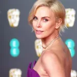 Šarliz Teron se popela na bilbord na Tajms skveru: Prolaznici posmatrali u nevjerici