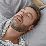 Tri ključna znaka da vas hrkanje dovodi u rizik od srčanih ili moždanih udara