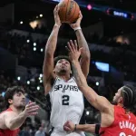 San Antonio nakon devet godina u polufinalu, Embid vodio Filadelfiju do trijumfa