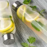 Zašto voda s limunom nije čudotvorna, ali ipak može imati pozitivne učinke na tijelo