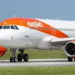 Avion sletio u Prištinu zbog pijane putnice: „Pljunula votku u lice muškarcu“