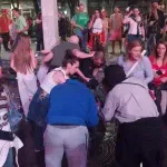(VIDEO) Bačen suzavac ispred bine, koncert Riki Martina bio na kratko prekinut