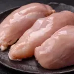 Da li pranje sirove piletine prije prženja donosi više štete nego koristi?