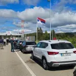 Nikšićani blokirali granicu na Jabuci: Satima zarobljeni u kolonama, traže jednak tretman