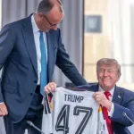 (FOTO) Lideri G7 pričali o cigaretama, fudbalu, Trampovom rođendanu i Grenlandu