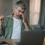 Studija: Naprezanje očiju, posledica gledanja u ekran za mnoge zaposlene