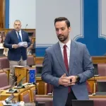 Žestoki sukob u parlamentu: Zirojević tvrdi da je napadnut, Krapović to negira