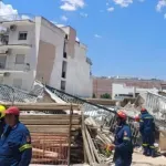 Haos u centru Atine: Urušila se stambena zgrada, spasioci tragaju za zatrpanim ljudima