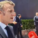 (VIDEO) Makron pokušao da poljubi ruku turskoj prvoj dami, njena reakcija izazvala buru na društvenim mrežama