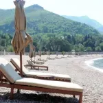 Plažni mobilijar besplatan nakon 17 sati za građane Crne Gore