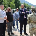 Put poslije decenija stigao do domaćinstava u Konjusima: Vojska Crne Gore probija put do kuća mještana