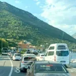 Kolaps na granicama i putevima u Crnoj Gori: U kilometarskim kolonama čekaju i po 12 sati
