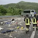 Stravična nesreća u Italiji: Kamper se zakucao u turistički autobus, šestoro mrtvih